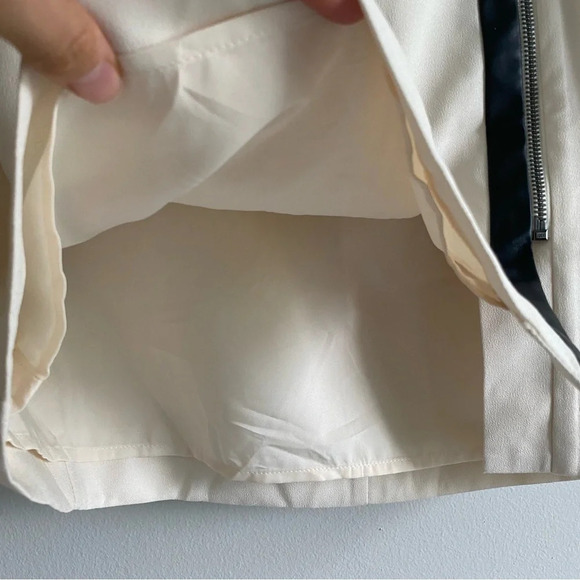 BANANA Republic  Cream and Black Mini Skirt Size 2 - Picture 10 of 11